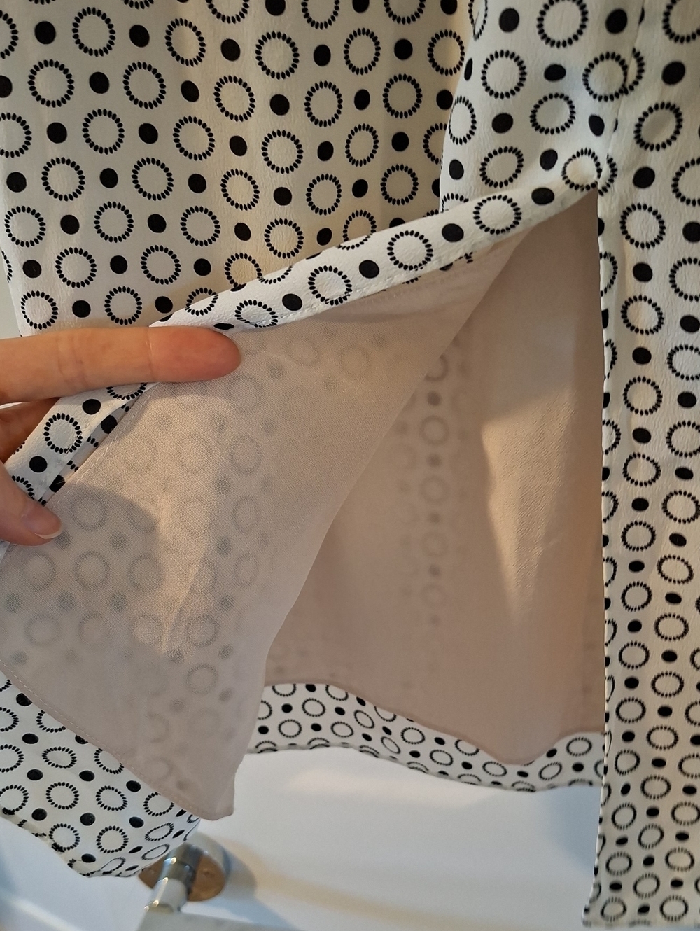 Wilfred 100% Silk "Isadora" Slip Skirt in White & Black Polka Dots (Size US 2) - Picture 6 of 8
